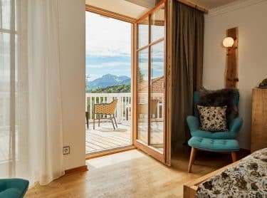 Hotel Gut Edermann Aussicht von Zimmer auf Balkon und Bergpanorama